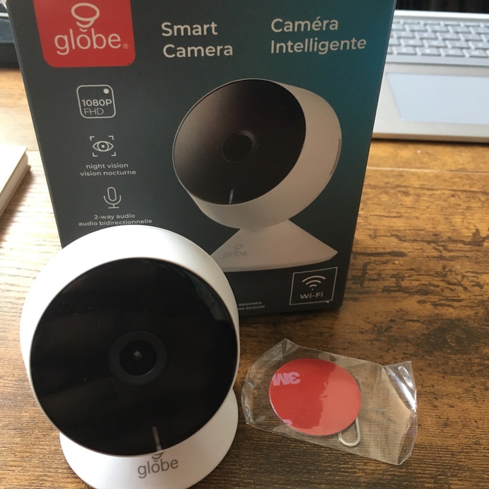 Globe Smart Camera - Black and White Design